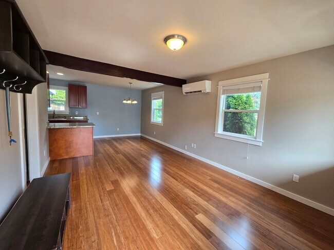 Foto del edificio - CUTE 3 bedroom Rambler with AC & Family Room