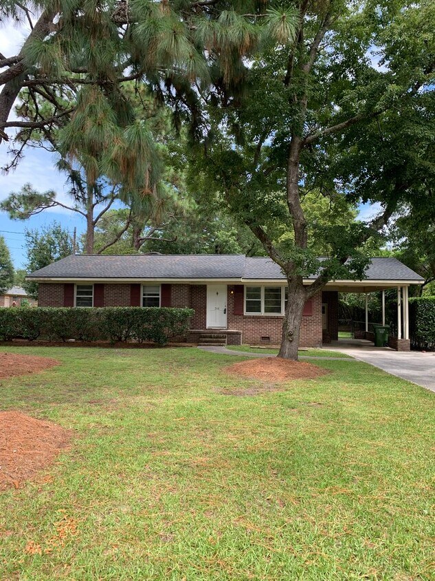Foto principal - 3 Bedroom 1.5 Bath House on N. Wallace Ava...