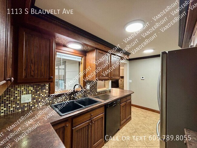 Building Photo - 1113 S Blauvelt Ave