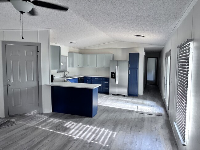 Building Photo - 13140 Big Oak Bay Rd
