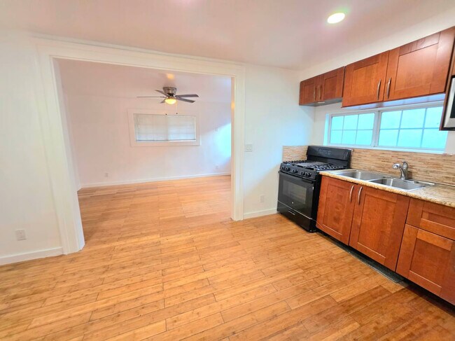 Foto del edificio - 1361 W Vernon Ave