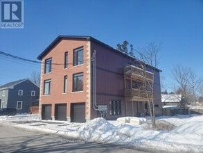 Building Photo - 117-117 Drummond St W