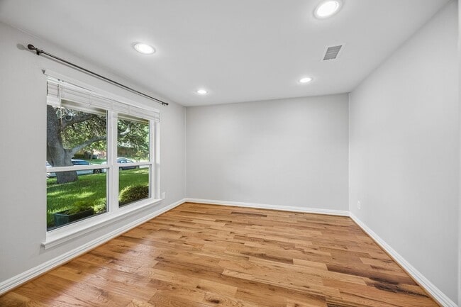 Foto del edificio - 2223 Freeland Way
