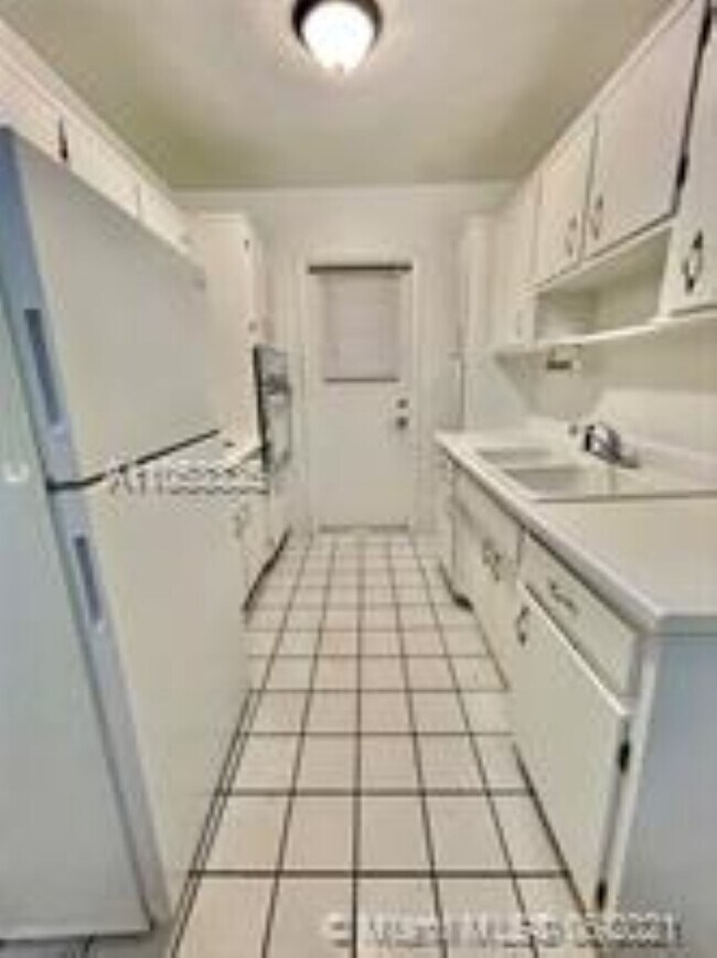 Foto del edificio - 6565 Santona St