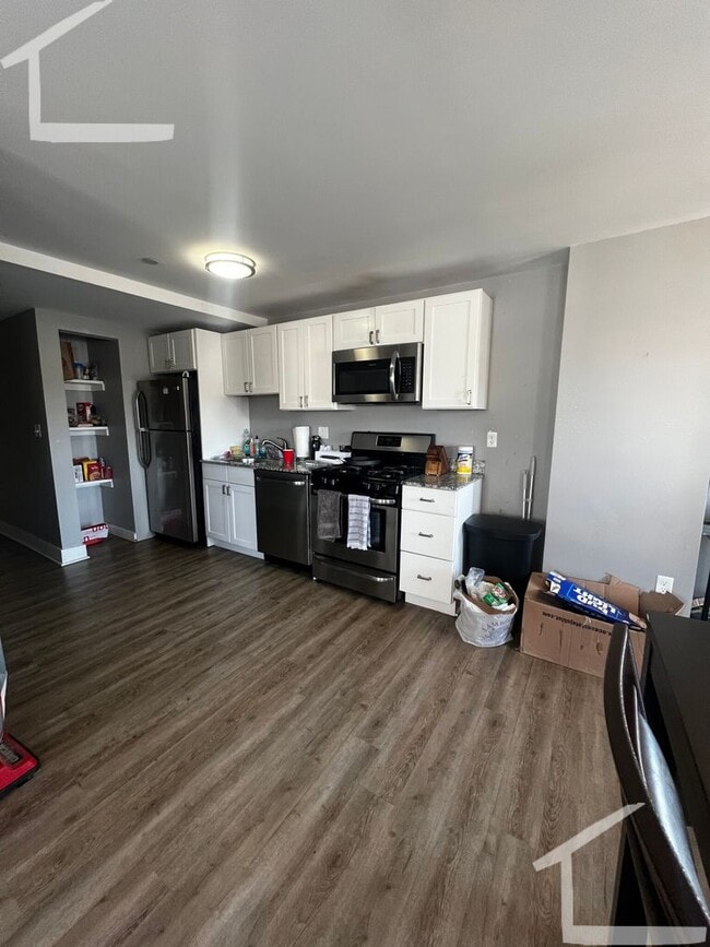 Building Photo - VERY NICE 3.5 BED IN SOUTH BOSTON!!!