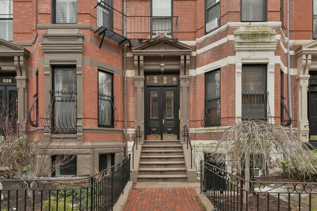 Building Photo - 240 Marlborough St