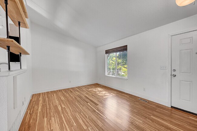 Foto del edificio - 2,940.95,  3-Bedroom, 1-bathroom Home In Erie with Stunning Backyard Space!