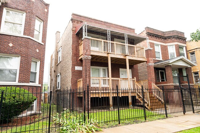 Building Photo - 6413 S Artesian Ave