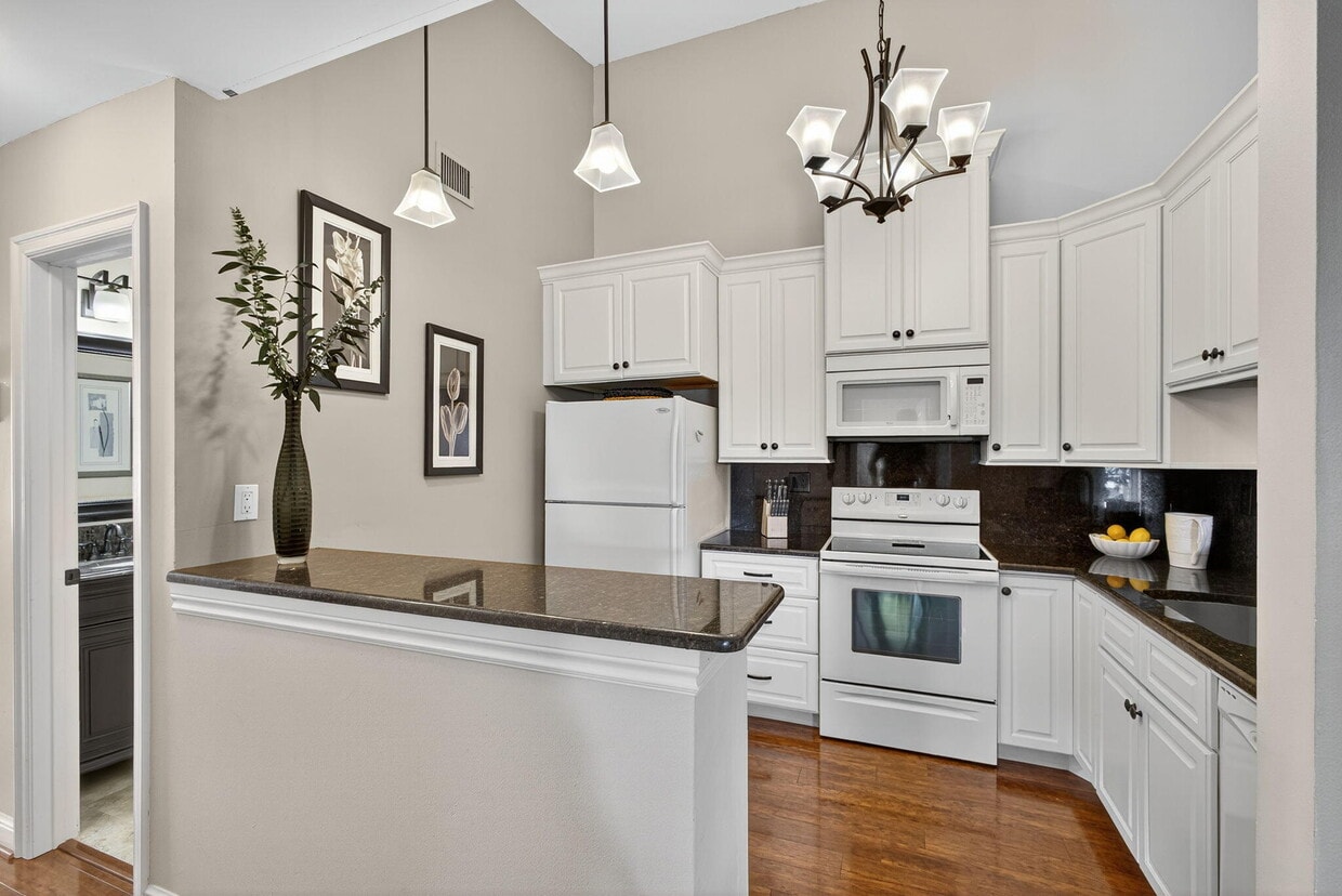 Foto principal - 6485 Chasewood Dr