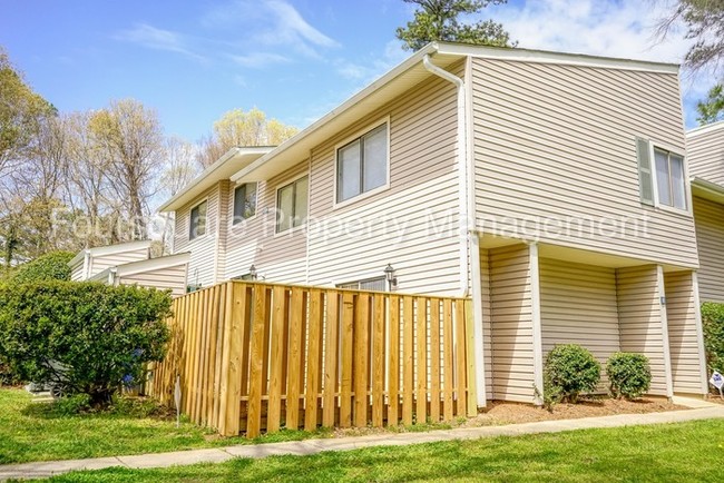 Building Photo - 4709 Walden Pond Dr