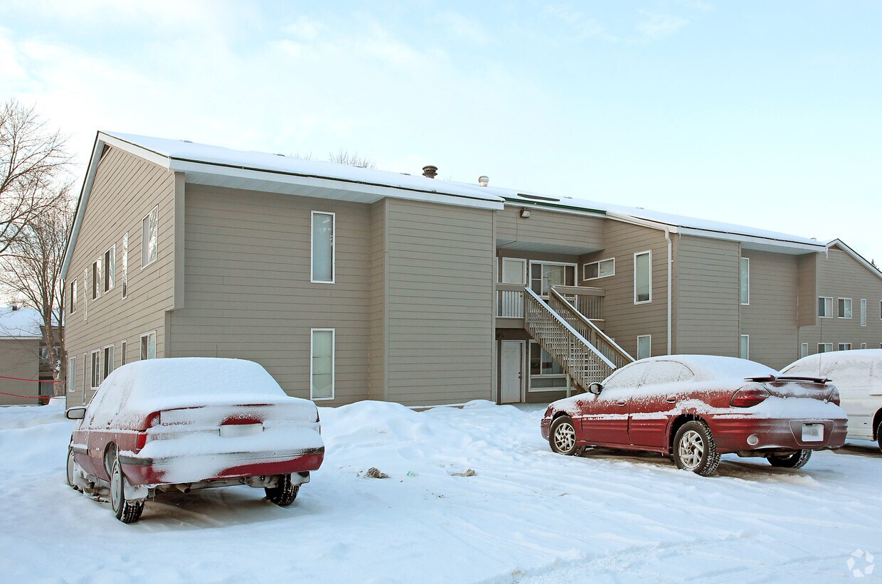 Suite Liv'n College Green Apartments in Willmar, MN