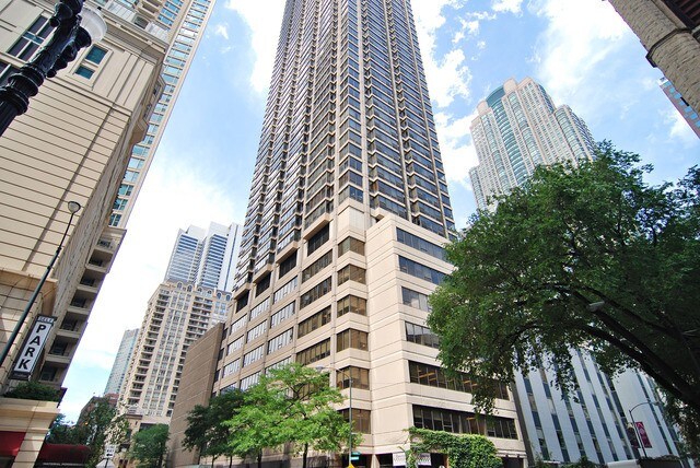 Primary Photo - 30 E Huron St