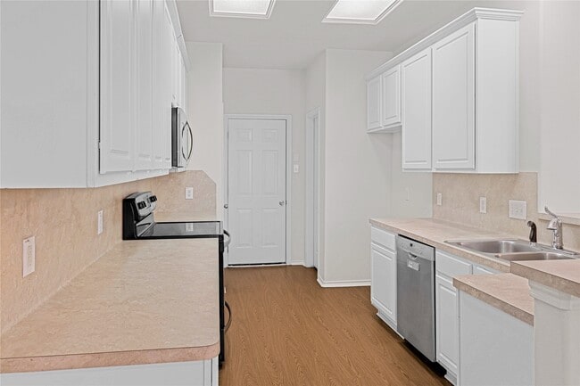 Building Photo - 6413 Dawson Creek Dr