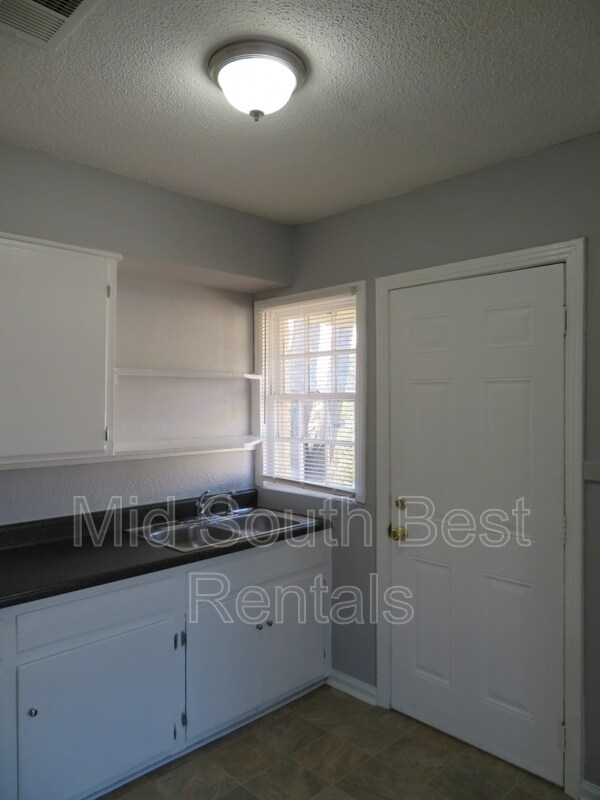 Building Photo - 1391 Kimball Cove