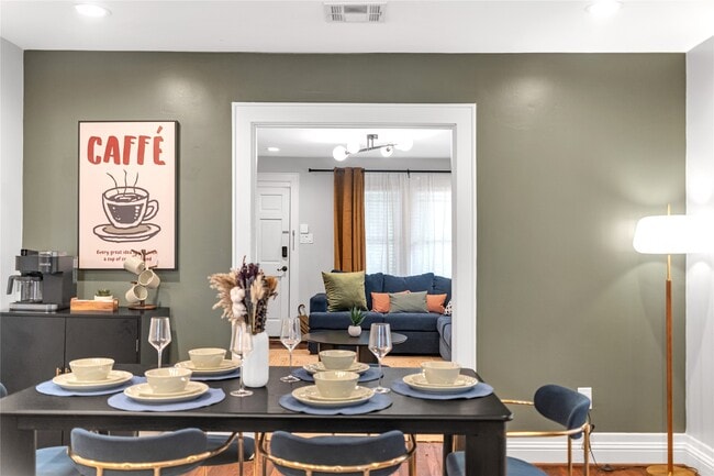 Building Photo - 725 Peddie St