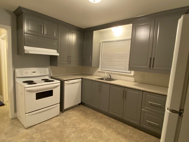 Building Photo - 442 Oak St