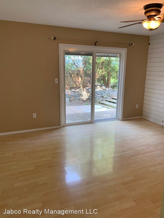 Building Photo - 3 br, 1 bath House - 806 Torrey Lane