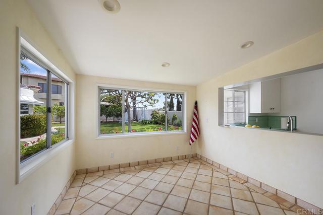 Building Photo - 877 Country Club Dr