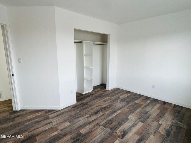 Foto del edificio - 530 S Yarbrough Dr