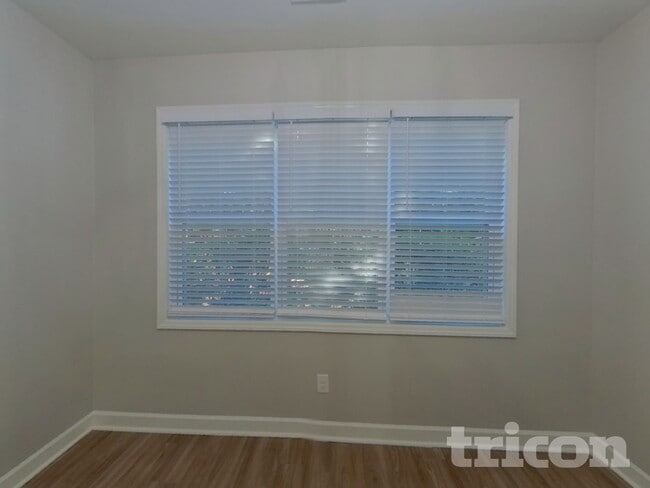 Foto del edificio - 806 Simones Ct