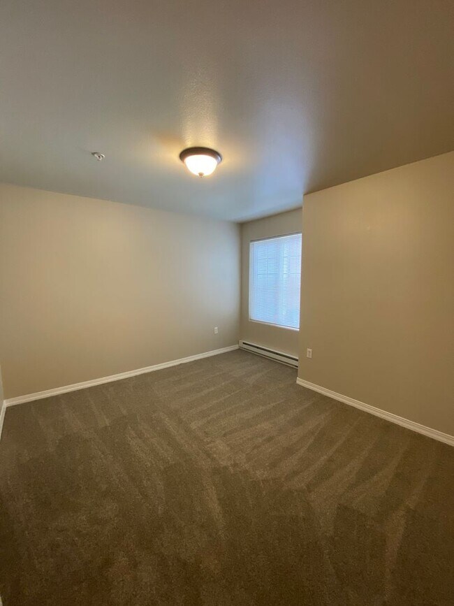 Building Photo - UPPER LEVEL CONDO (RPM#43)