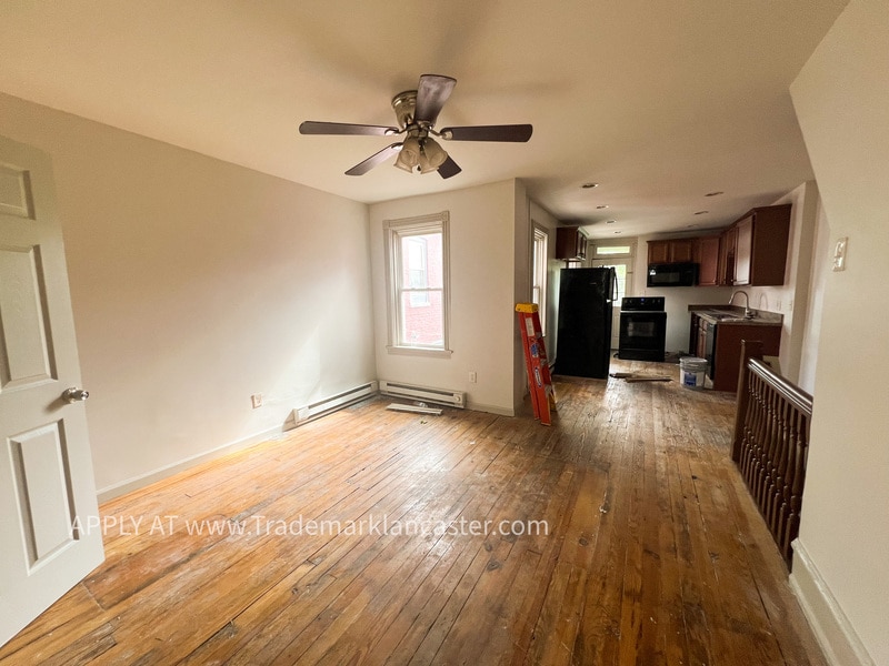 Primary Photo - 353 S Ann St