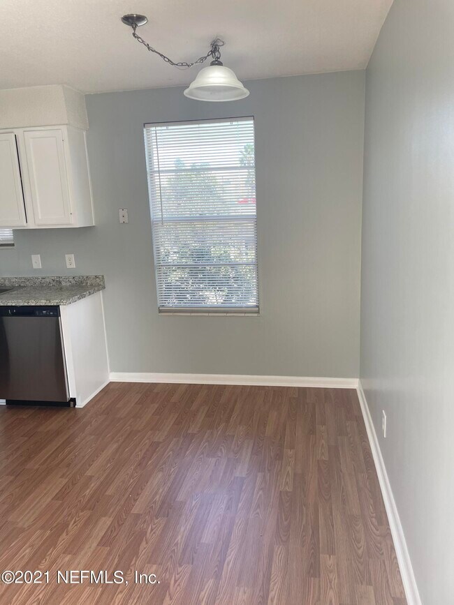 Building Photo - 614 4th St N