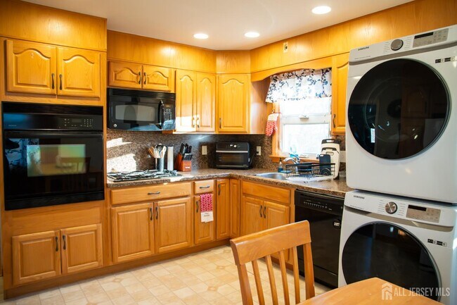 Building Photo - 13 Eberly Pl