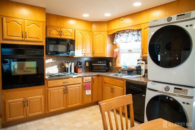 Foto del edificio - 13 Eberly Pl