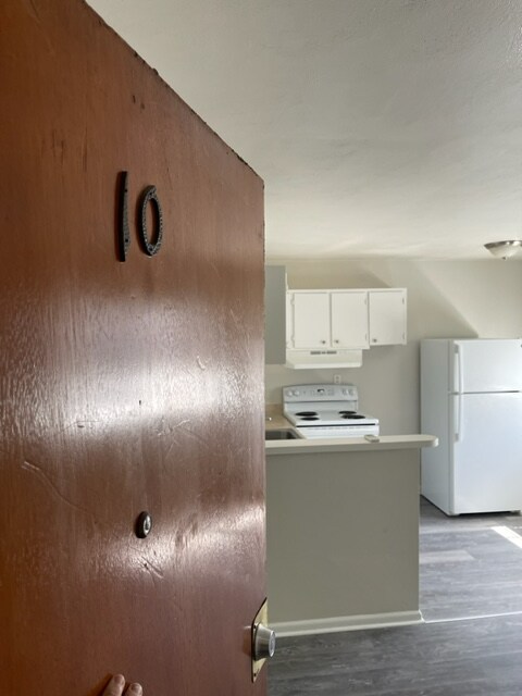 Primary Photo - 161 D View Ave