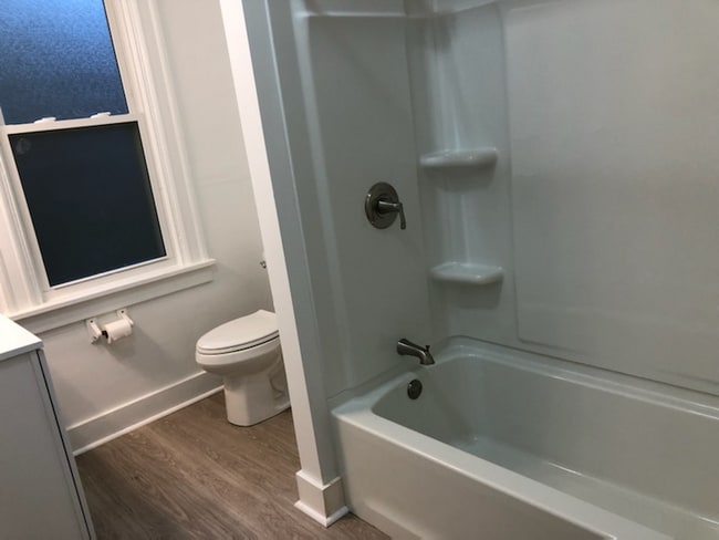 Building Photo - 512 Carolyn Ave