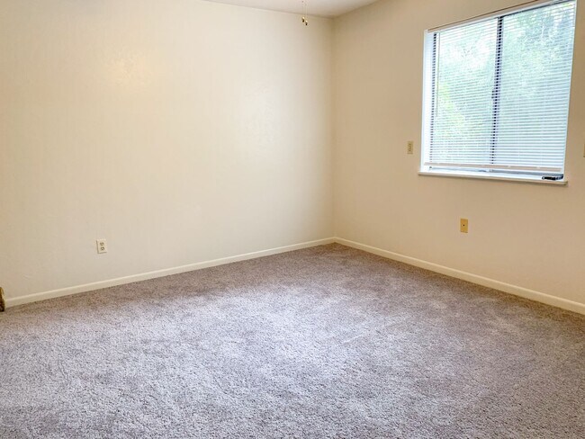 Building Photo - 2BR/2BA Condo in Treehouse Village - AVAIL...
