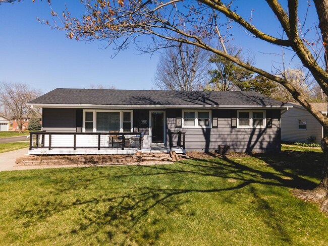 Foto del edificio - 2709 Highland Dr