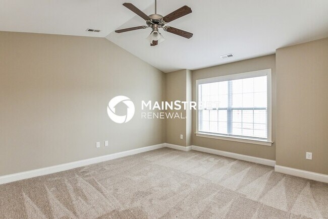 Foto del edificio - 3 Bedroom Pet-Friendly Home in Fuquay-Varina, NC with Main Street Renewal