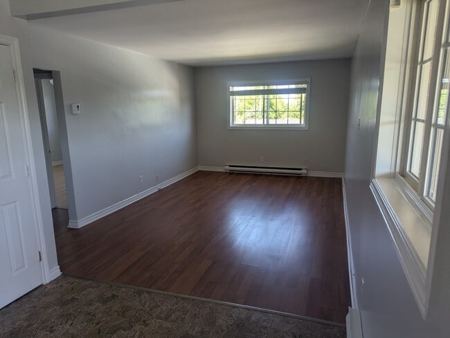 Building Photo - 956 Meadow Ave