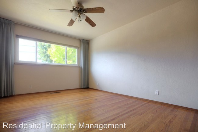 Building Photo - 4 br, 2.5 bath House - 4385 norris