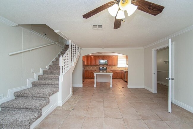 Building Photo - 6905 Palestine St