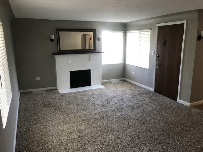 Sala de estar en forma de L de 22 x 19 - 2801 S Clarkson St