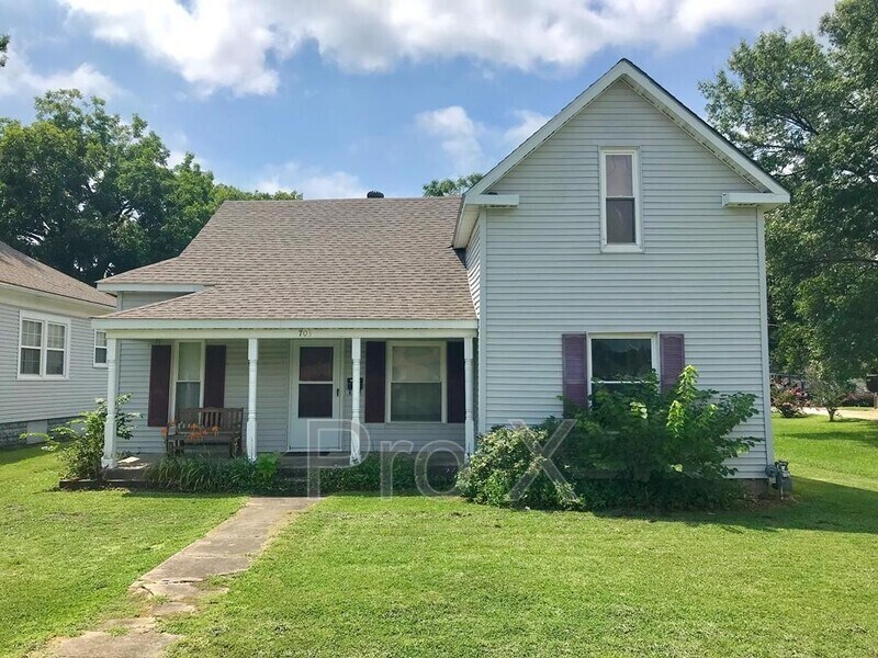 Primary Photo - 703 W 4th St