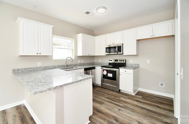 Building Photo - 905 Klondale Ave