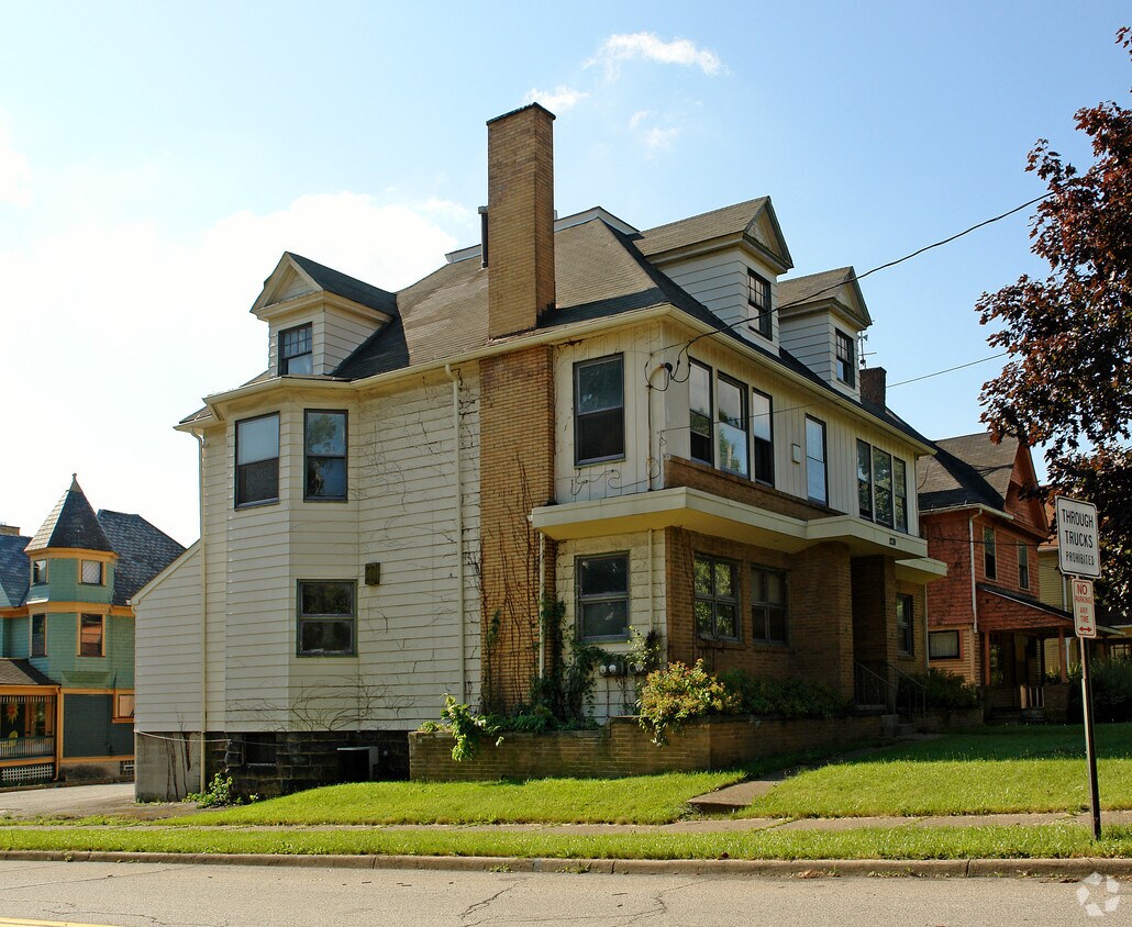 Foto principal - 1239 Elm St