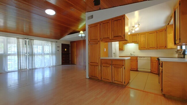 Foto del edificio - Centrally Located 3 Bedroom 1 Bathroom In ...