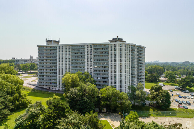 Building Photo - Greenbriar North & South