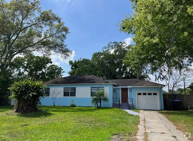 Building Photo - 811 Canterbury Ln