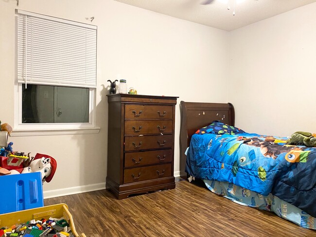 Building Photo - 478 Elm St