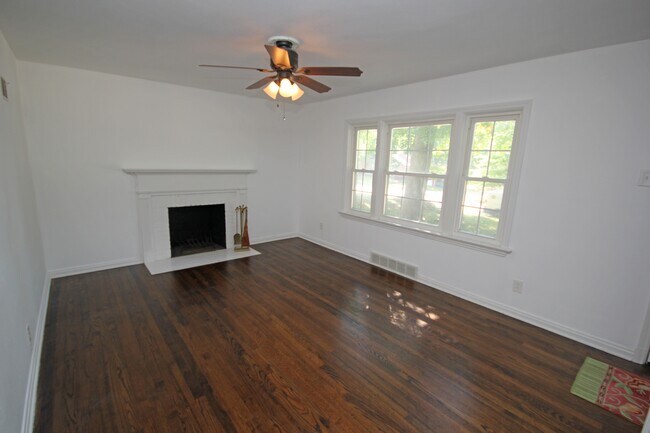 Foto del edificio - 9721 Greenwood Terrace