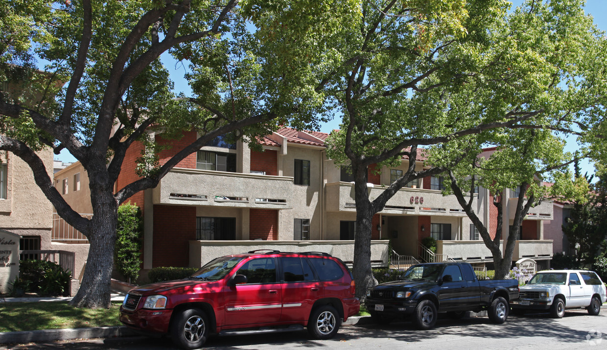 Building Photo - Verdugo Hills