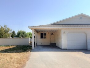Building Photo - 1444 Evergreen Dr