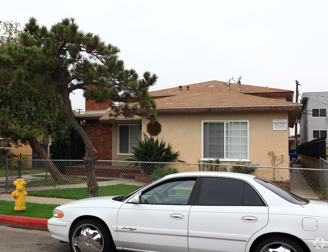 Foto del edificio - 12701 Cranbrook Ave