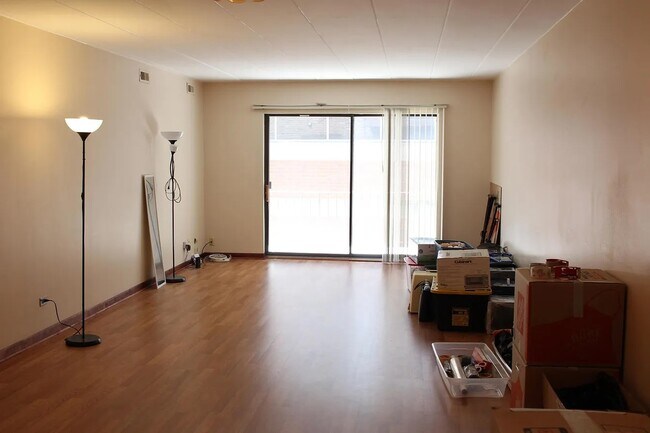 Foto del edificio - 603 S River Rd